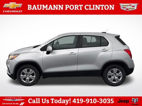 Used 2018 Chevrolet Trax LS FWD image 2