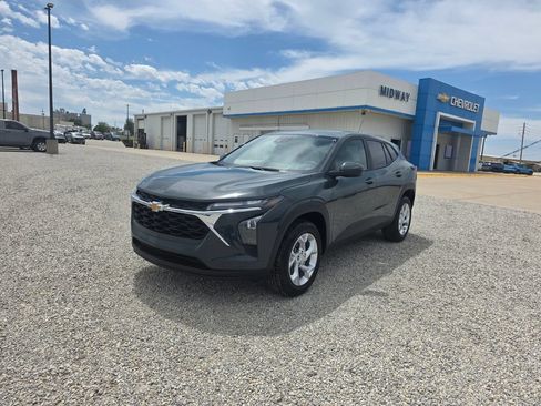 New 2026 Chevrolet Trax LS w/ LS Convenience Package FWD image 7