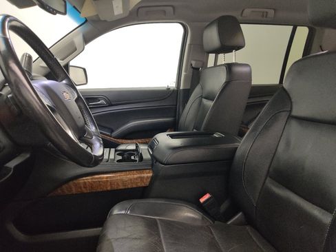 Used 2018 Chevrolet Suburban Premier RWD image 17