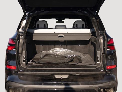 Used 2024 BMW X5 xDrive40i w/ M Sport Package image 17