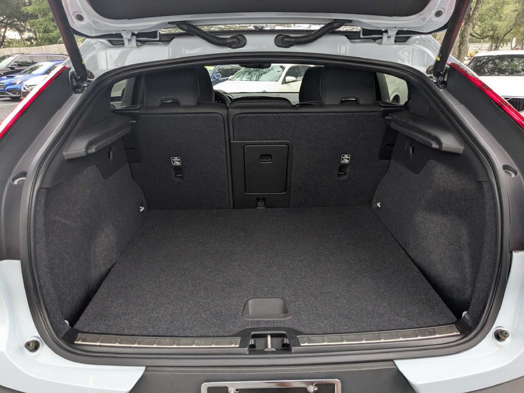 Certified 2024 Volvo C40 Recharge Core AWD/4WD image 17