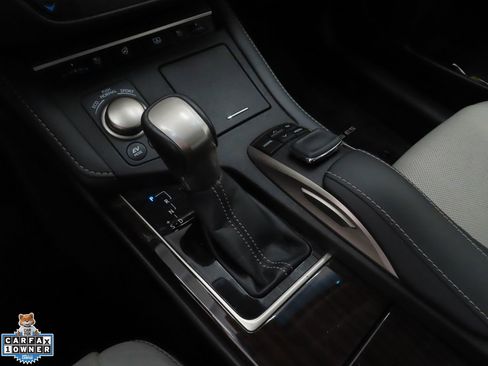 Used 2018 Lexus ES 300h w/ Luxury Package FWD image 16