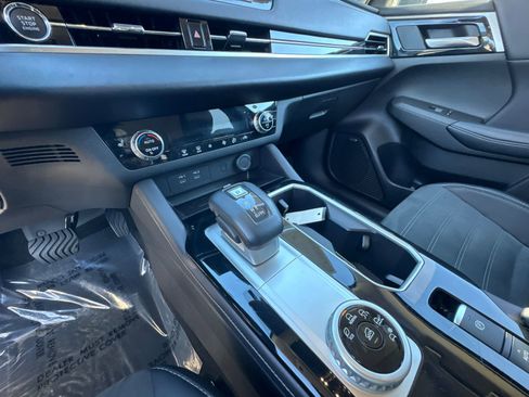 Used 2025 Mitsubishi Outlander SE image 31