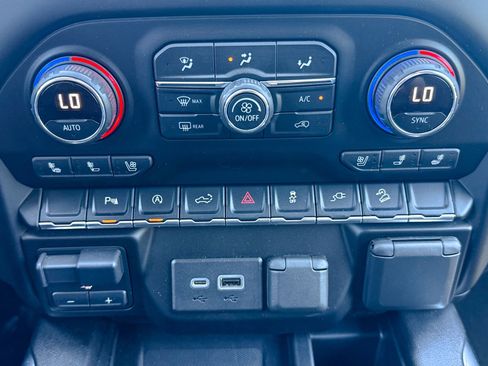 Used 2021 Chevrolet Silverado 1500 LTZ AWD/4WD image 30