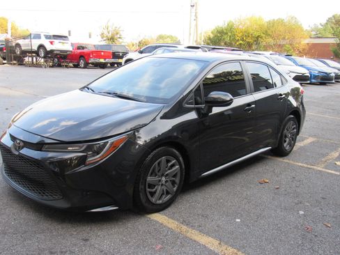 Used 2022 Toyota Corolla LE FWD image 3