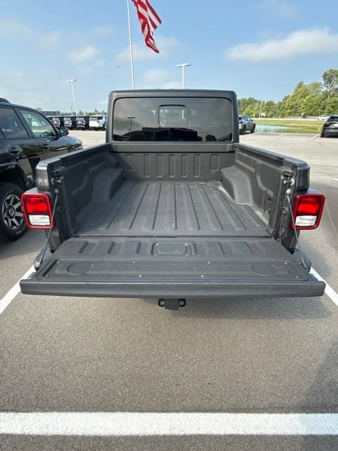 Used 2022 Jeep Gladiator Mojave w/ Cold Weather Group AWD/4WD image 14