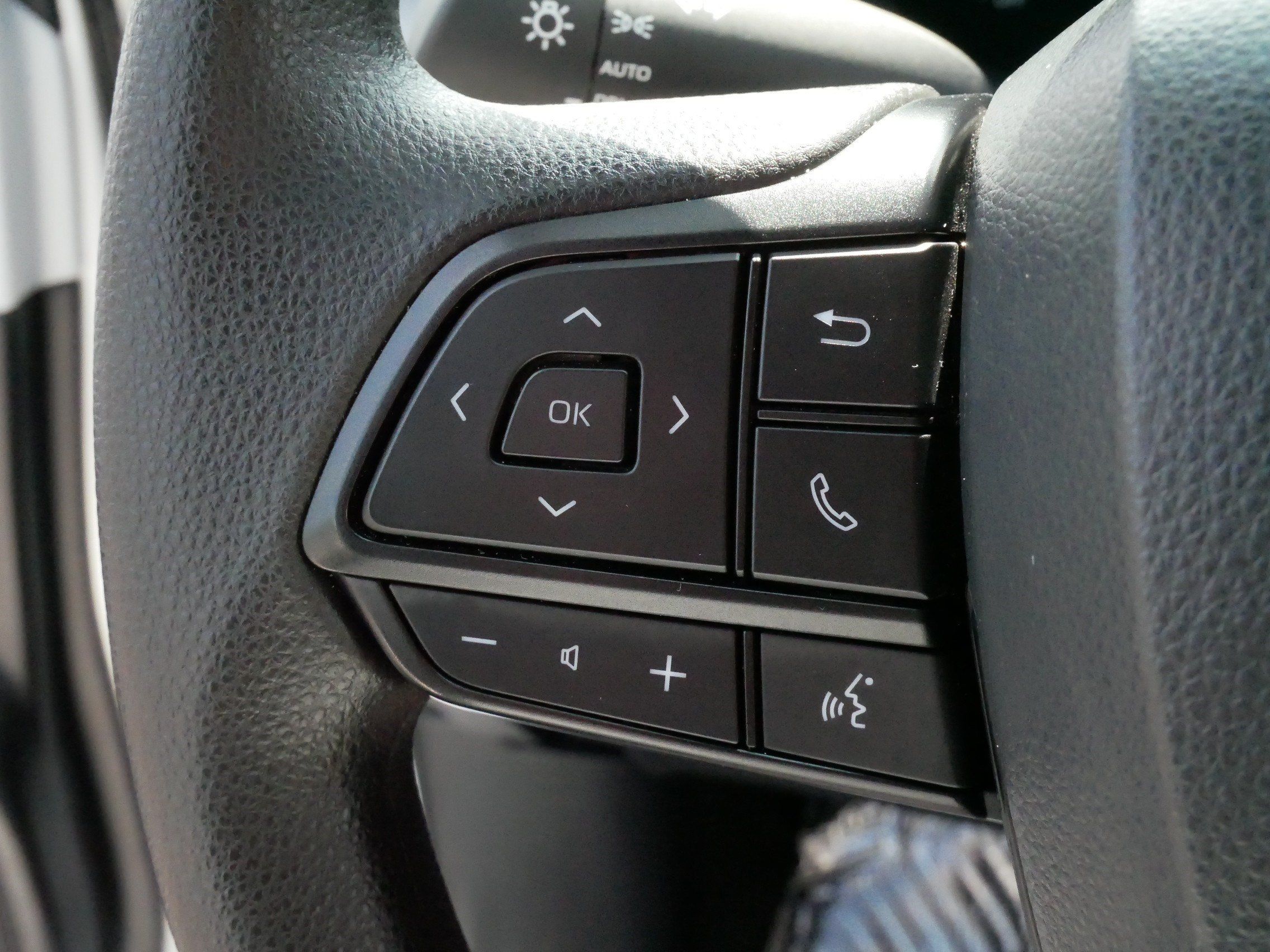 Certified 2026 Toyota Sienna LE FWD image 27