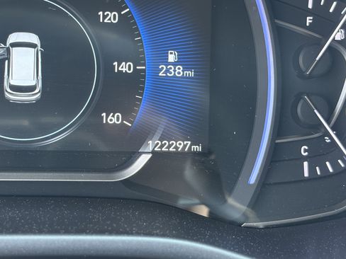 Used 2019 Hyundai Santa Fe Limited FWD image 12