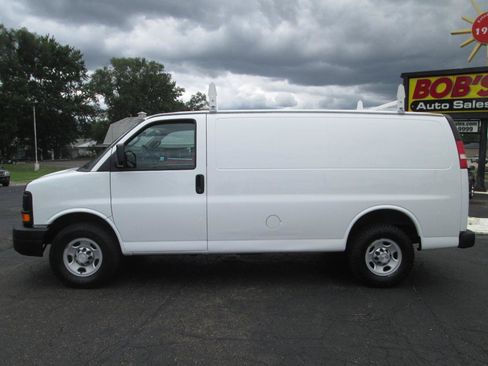 Used 2016 Chevrolet Express 2500 RWD image 19