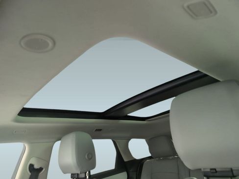 Used 2025 Land Rover Range Rover Evoque S image 12