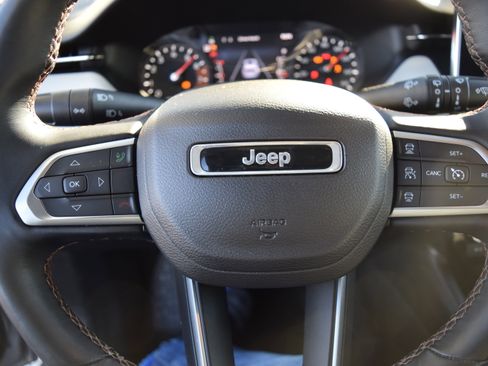 Used 2022 Jeep Compass Limited w/ Sun and Sound Group image 9