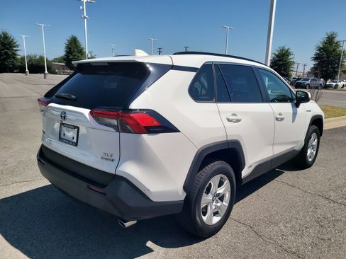 Used 2020 Toyota RAV4 XLE w/ Convenience Package AWD/4WD image 3