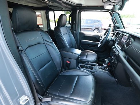 Used 2023 Jeep Wrangler Unlimited Sahara AWD/4WD image 27