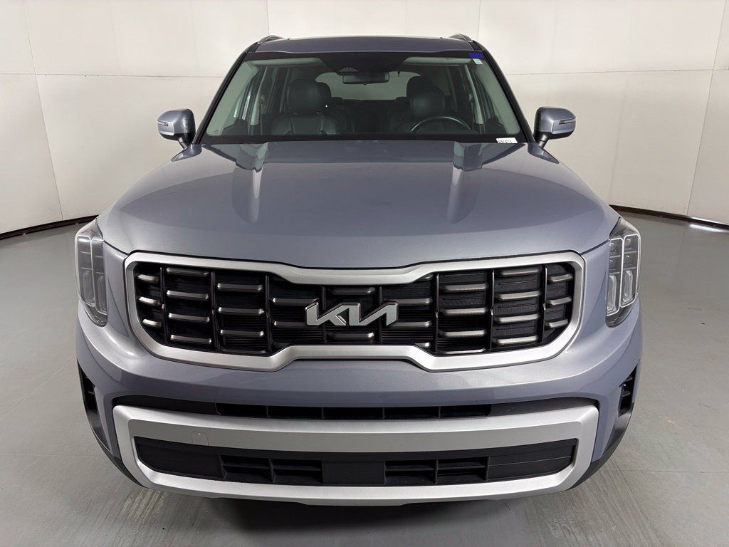 Used 2025 Kia Telluride S FWD image 3
