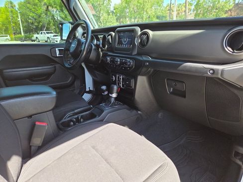 Used 2022 Jeep Gladiator Sport AWD/4WD image 14