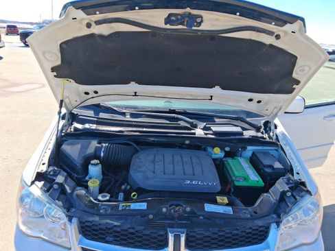 Used 2013 Dodge Grand Caravan SXT FWD image 8