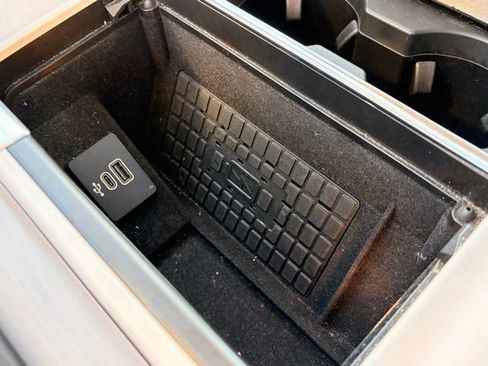 Used 2025 Lincoln Navigator L Reserve image 19