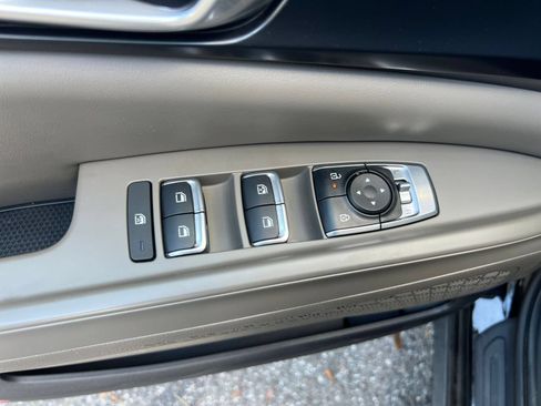 Used 2026 Kia Carnival FWD image 18