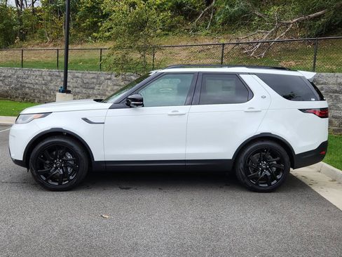 Used 2025 Land Rover Discovery S image 6