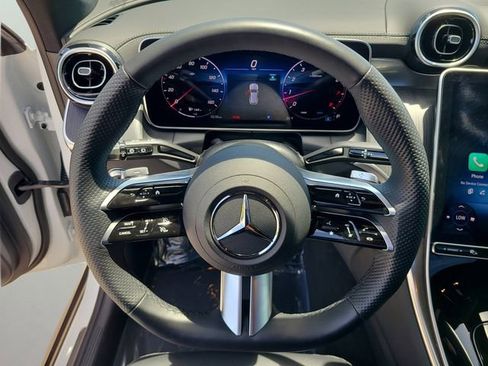 Used 2025 Mercedes-Benz GLC 300 4MATIC image 23