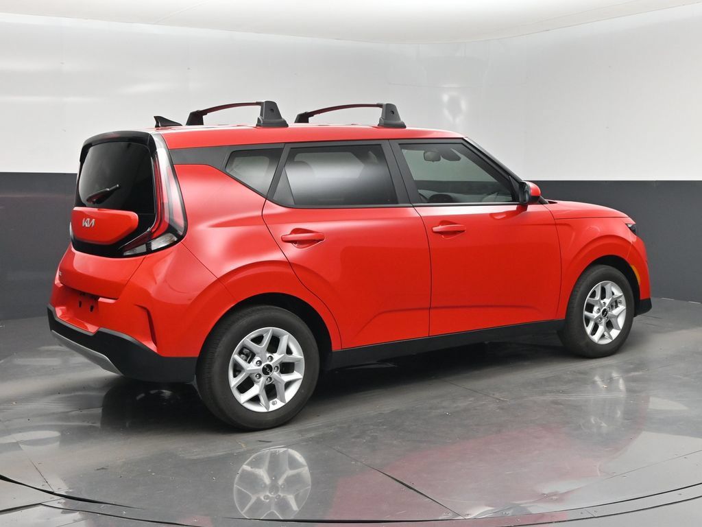 Used 2025 Kia Soul LX w/ LX Technology Package FWD image 3