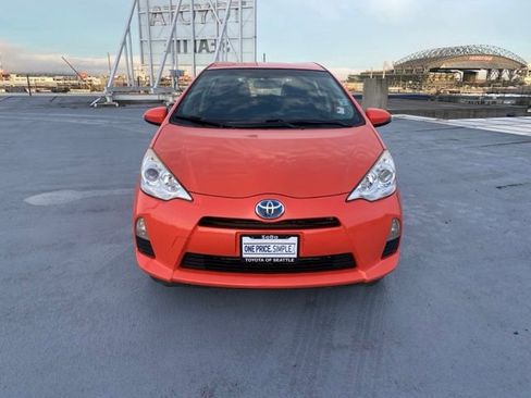 Used 2014 Toyota Prius C Three image 3