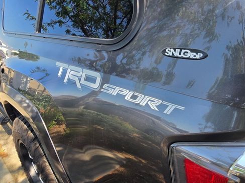 Used 2022 Toyota Tacoma TRD Sport w/ Technology Package RWD image 9