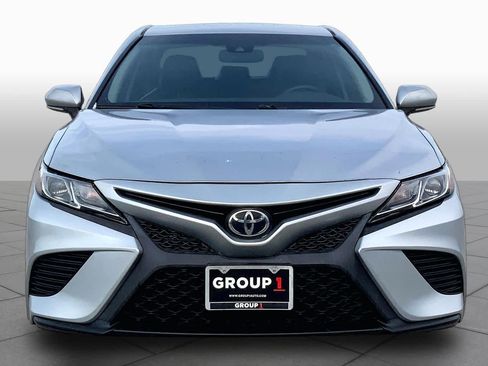 Used 2018 Toyota Camry SE w/ Convenience Package FWD image 4