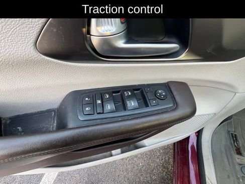 Used 2018 Chrysler Pacifica Touring-L image 15