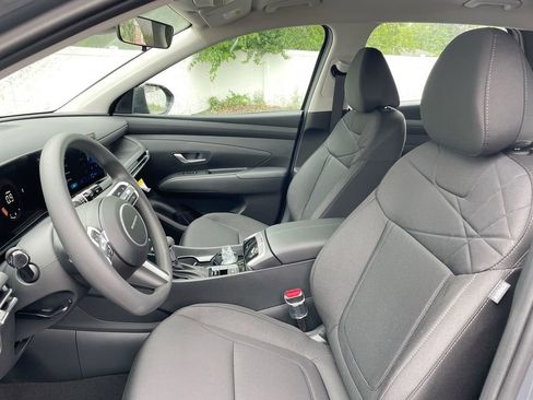 Certified 2025 Hyundai Tucson SE image 38