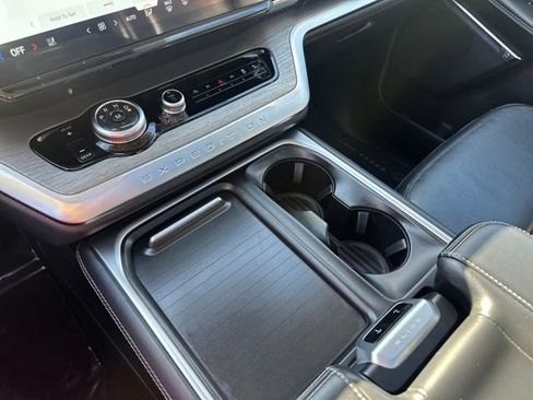 Used 2025 Ford Expedition Platinum image 46