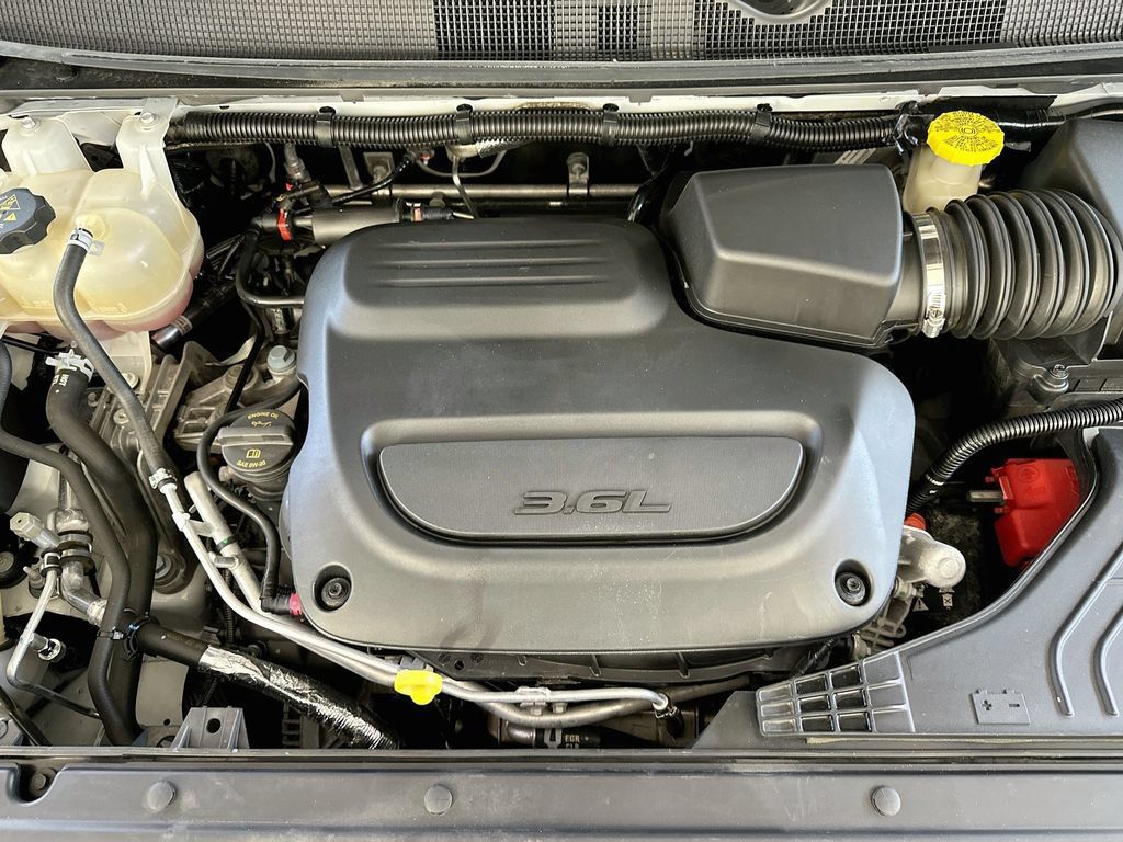 Used 2023 Chrysler Pacifica Touring-L FWD image 31