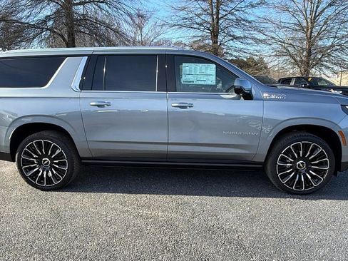 New 2026 Chevrolet Suburban High Country image 4