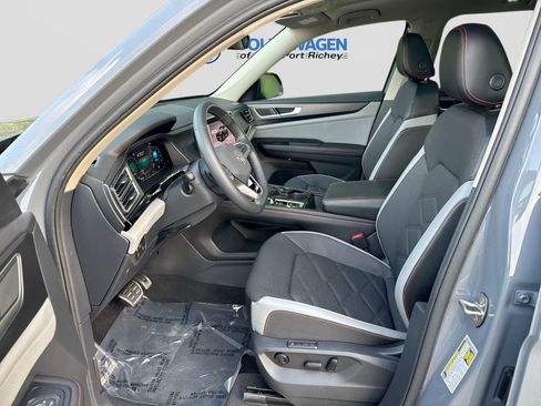 Used 2024 Volkswagen Atlas Peak Edition SEL AWD/4WD image 23