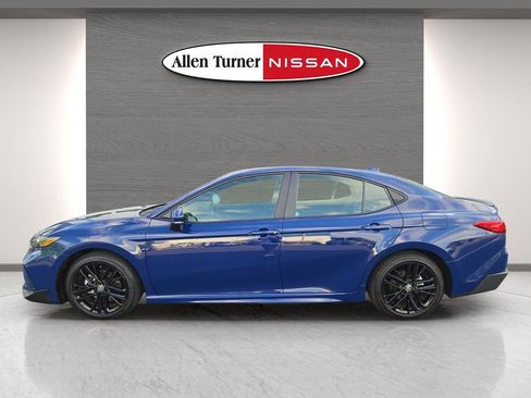 Used 2026 Toyota Camry SE FWD image 10