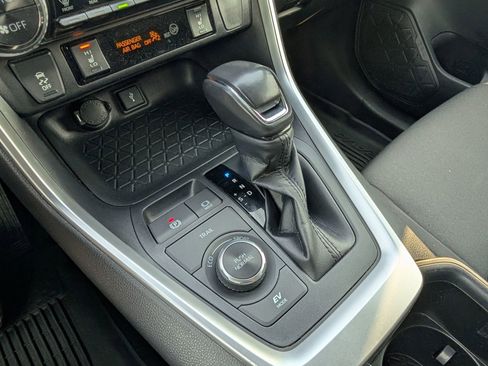 Used 2022 Toyota RAV4 SE w/ Convenience Package image 30