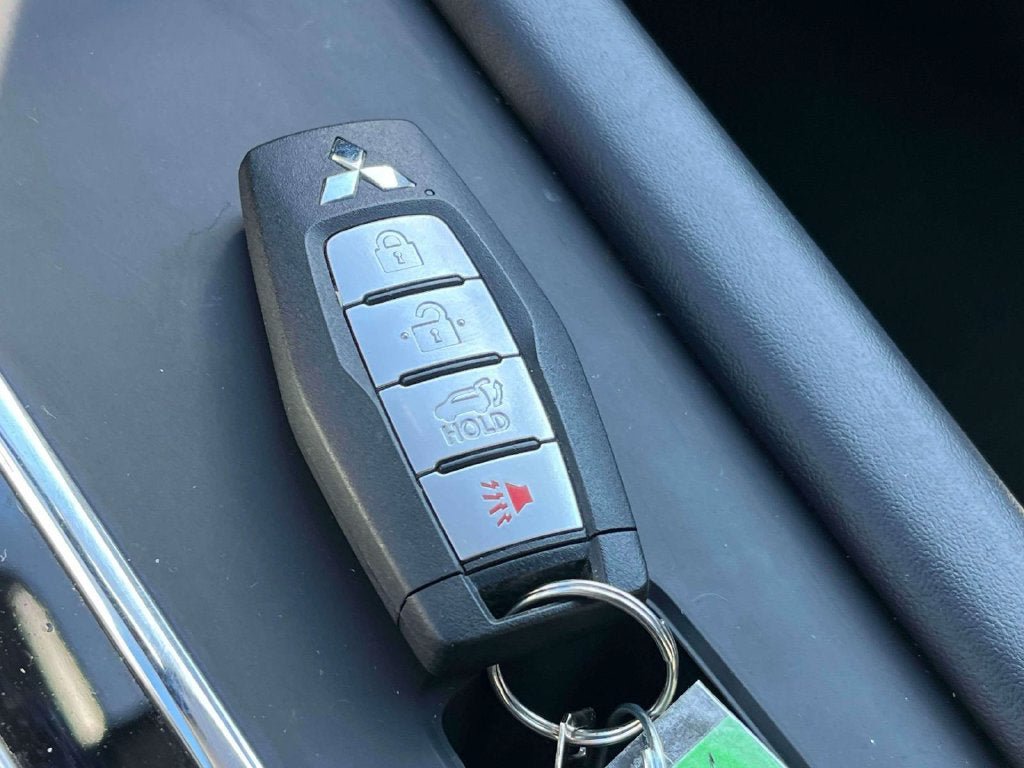 Used 2024 Mitsubishi Outlander SE AWD/4WD image 36