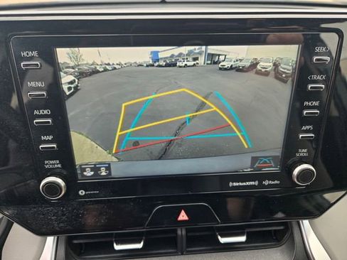 Used 2022 Toyota Venza LE image 18