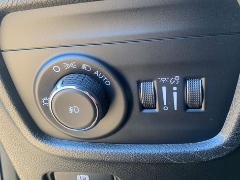 Used 2022 Jeep Grand Cherokee L Limited image 12