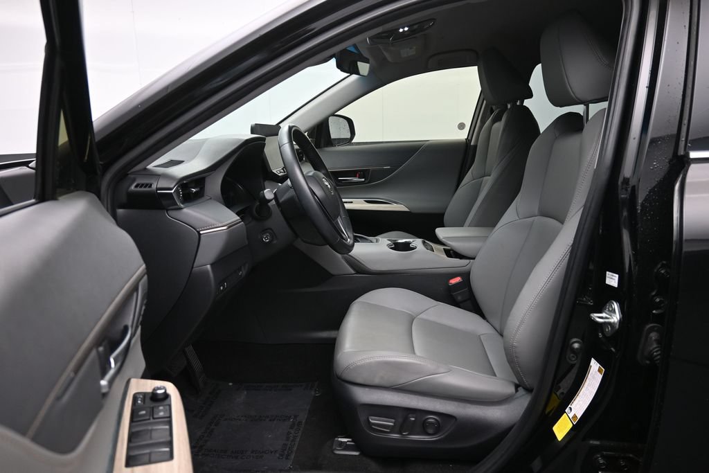 Used 2024 Toyota Venza XLE AWD/4WD image 22