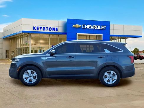Used 2023 Kia Sorento LX FWD image 4