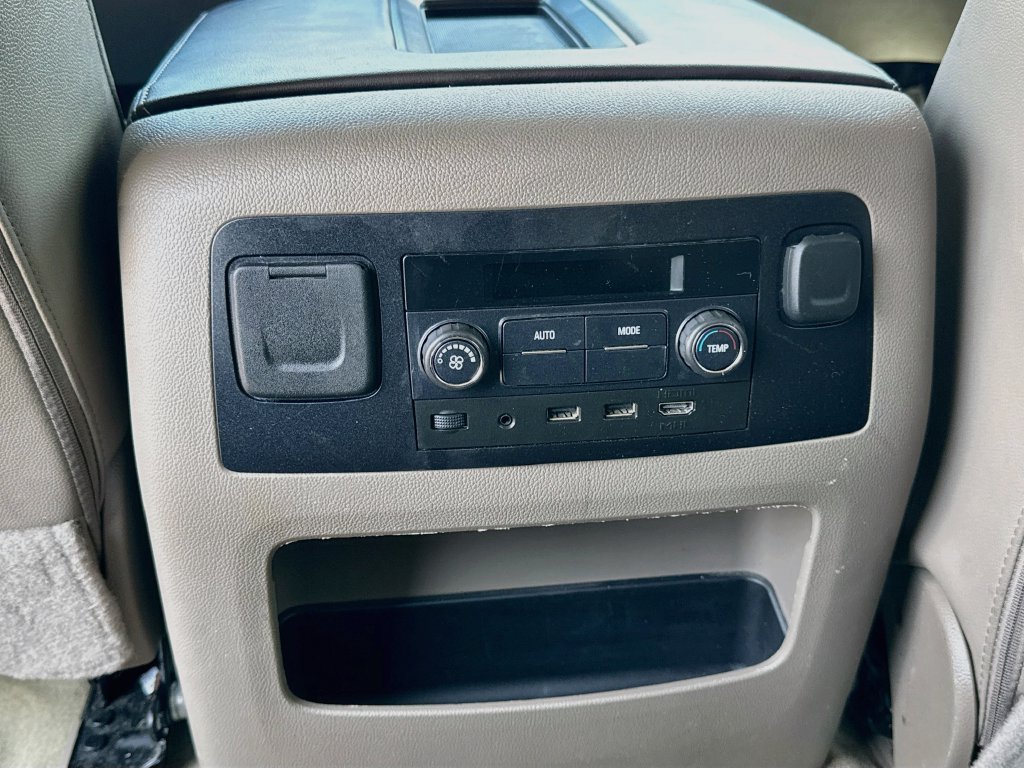 Used 2018 Chevrolet Suburban LT RWD image 29