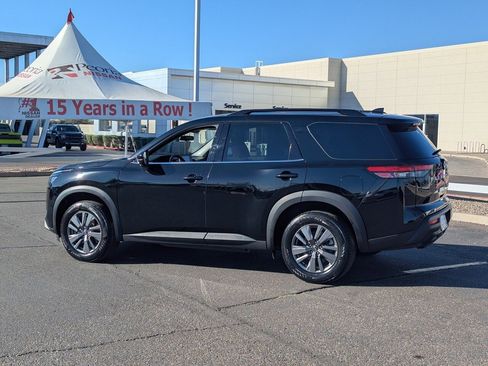 Certified 2024 Nissan Pathfinder SV image 4