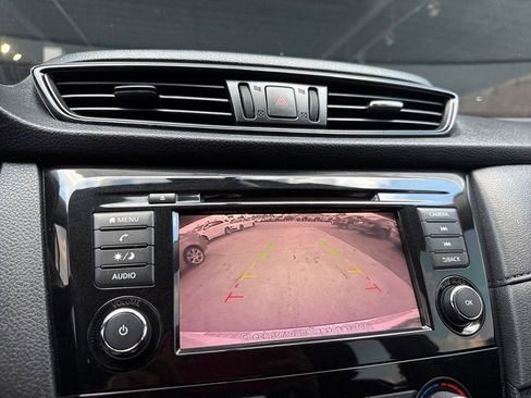 Used 2018 Nissan Rogue S image 6