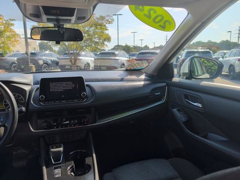 Used 2024 Nissan Rogue SV FWD image 10
