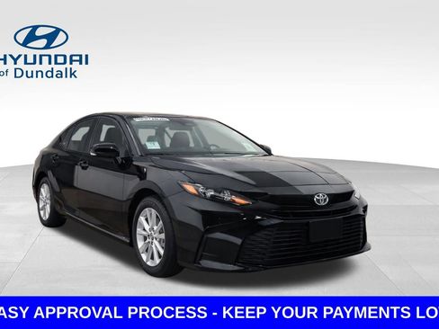 Used 2025 Toyota Camry LE image 3