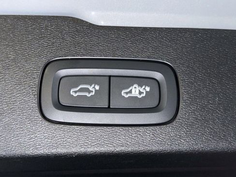 Used 2024 Volvo V60 B5 Cross Country Plus w/ Protection Package Premier image 18