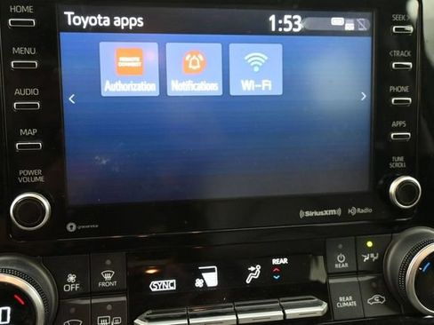 Used 2022 Toyota Highlander XLE AWD/4WD image 12