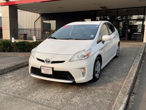 Used 2012 Toyota Prius Three FWD image 3