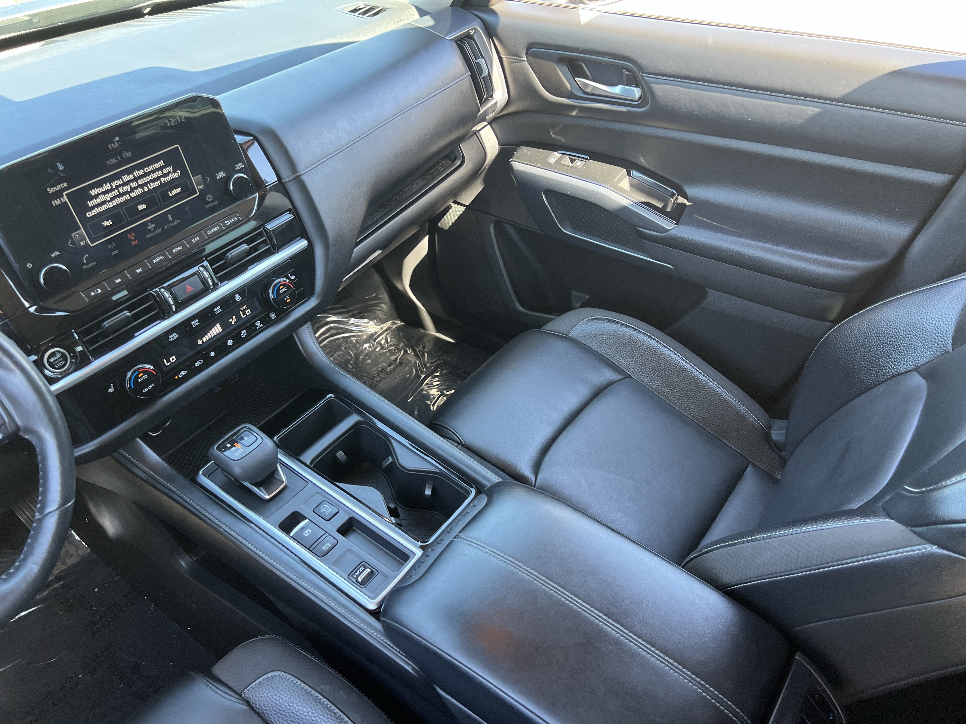 Used 2022 Nissan Pathfinder SL FWD image 15